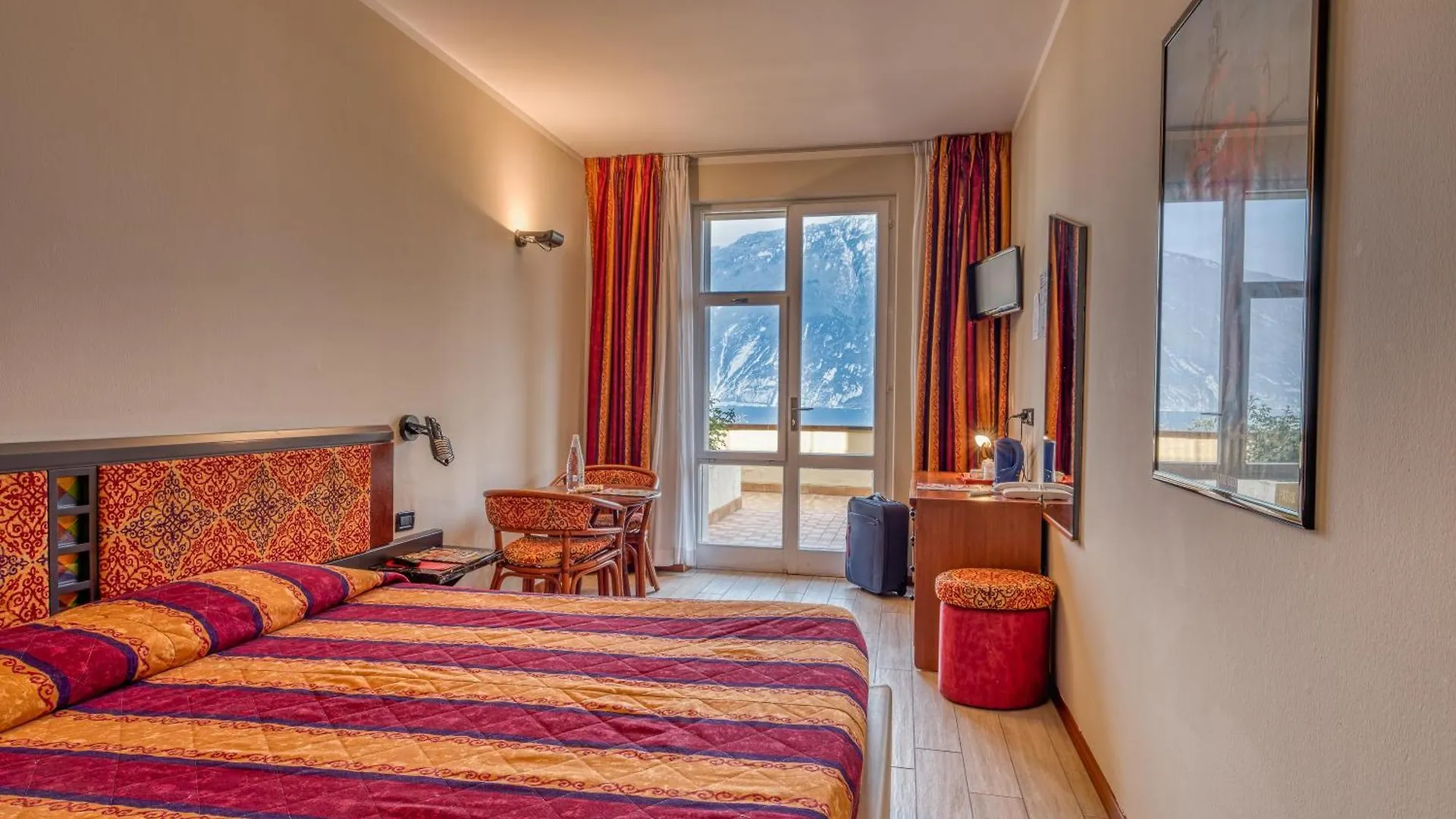 Hotel Cristina Limone sul Garda 3*,