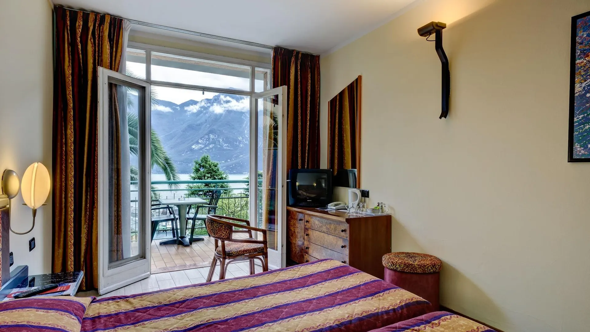 Hotel Cristina Limone sul Garda 3*,